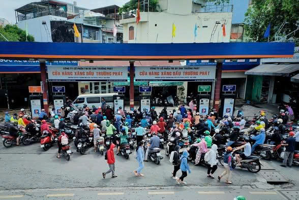 Giá xăng dầu hôm nay: Tiếp tục giảm